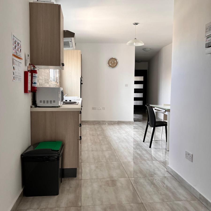 F3 Room 2, Private Room Two Single Beds Shared Bathroom مسيدا المظهر الخارجي الصورة